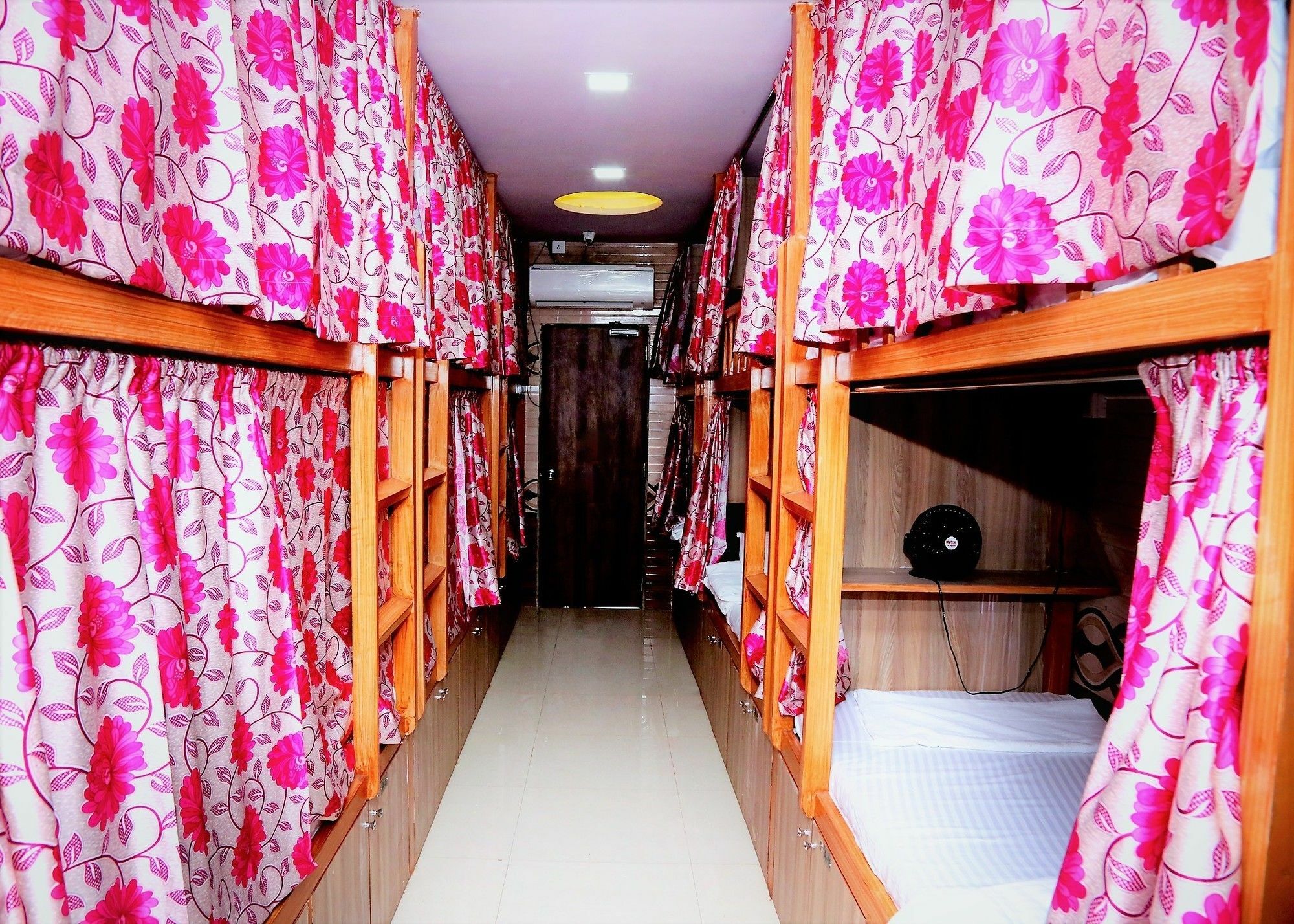 Delta Dormitory Mumbai Exterior foto